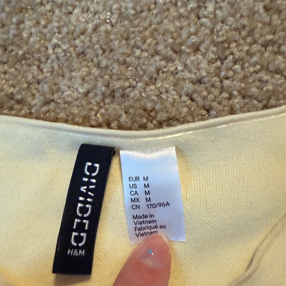 H&M Sleeveless Button Front Knit Top - Picture 6 of 7